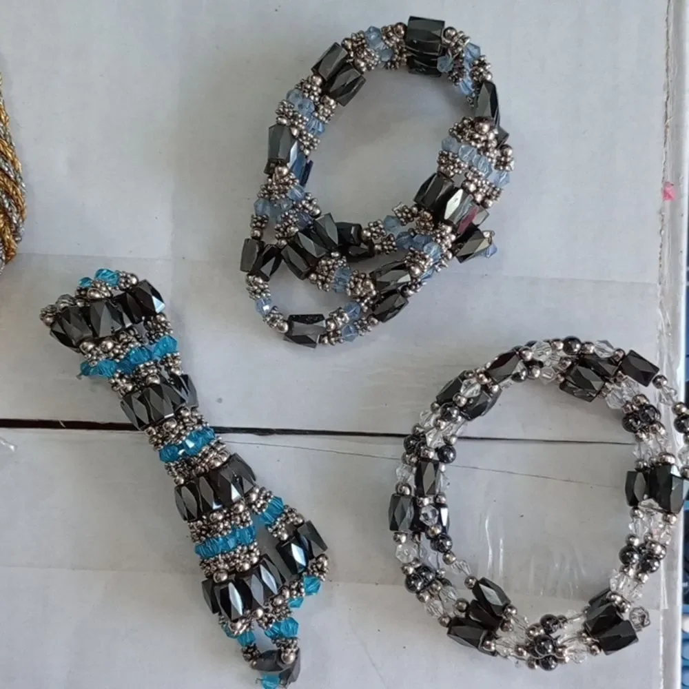 Magnet necklaces, 3 strands (C026)